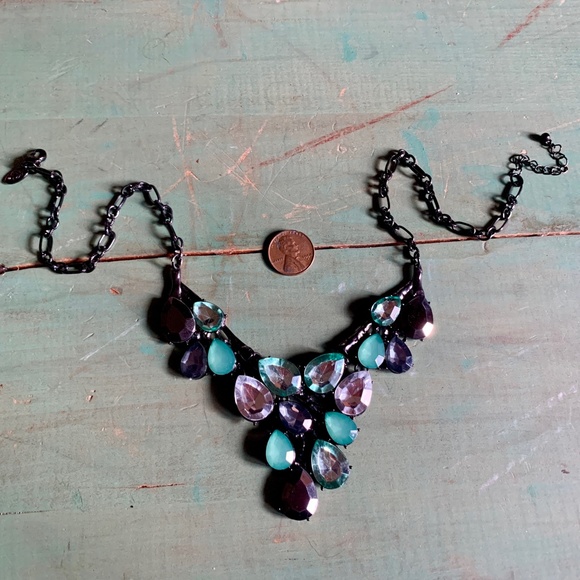 💚 Charming Charlie Black Metal Green Black Clear Acrylic Stone Necklace NWOT - Picture 6 of 6